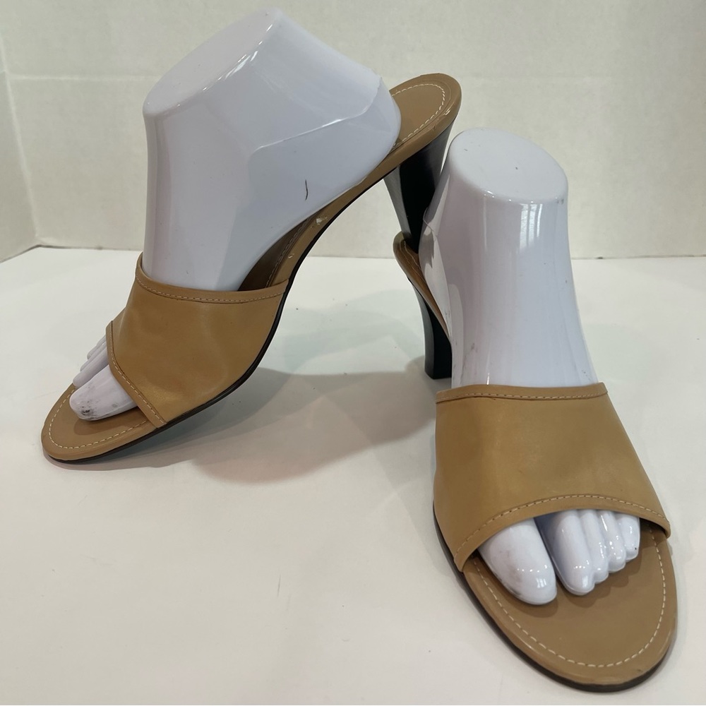 NINE & Company brand tan slip on heels with dark heels never worn size 11